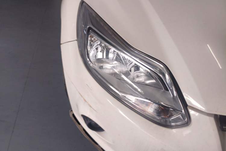 Used Ford Focus 2012 Hatchback 1.6L Manual Comfort Model Right Front Headlight