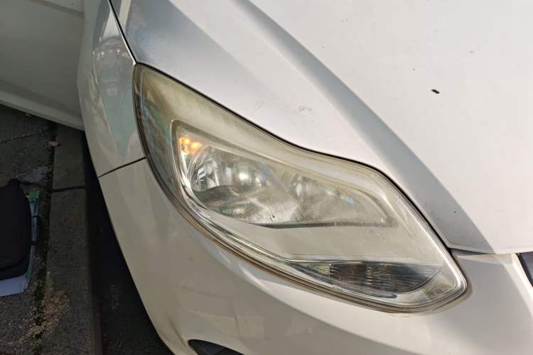 Used Ford Focus 2012 Sedan 1.6L Automatic Comfort Model Right Front Headlight