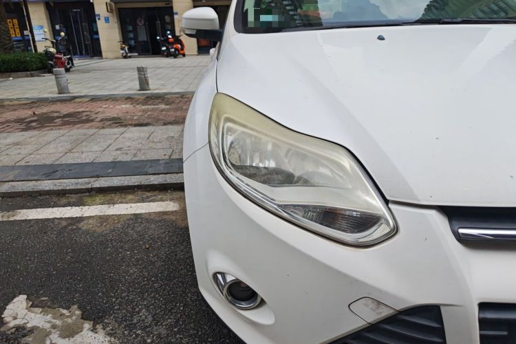 Used Ford Focus 2012 Hatchback 1.6L Automatic Fashion Edition Right Front Headlight