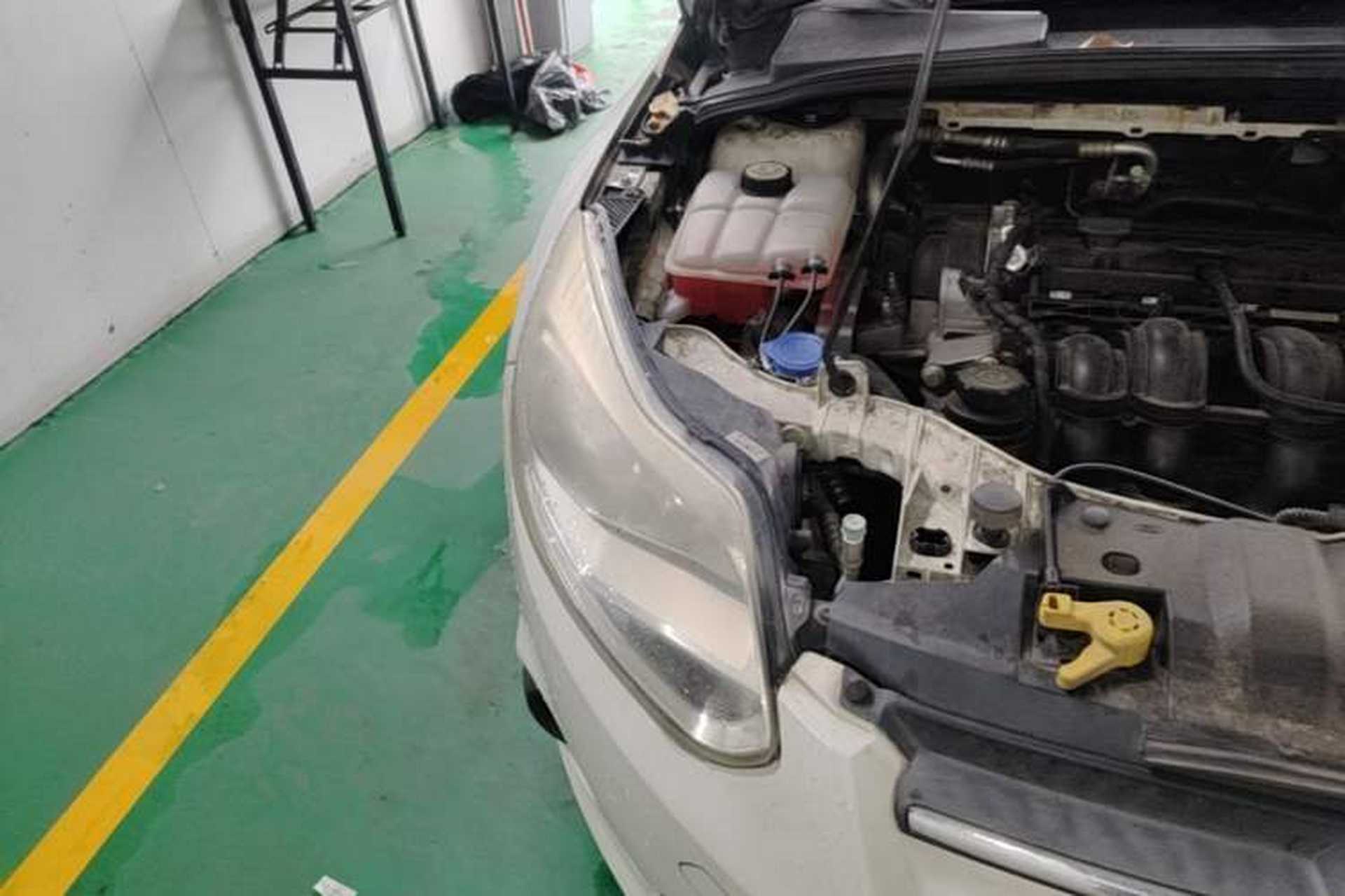 Used Ford Focus 2012 Hatchback 1.6L Automatic Comfort Model Right Front Headlight