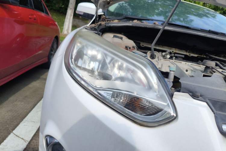 Used Ford Focus 2012 Sedan 1.6L Automatic Fashion Edition Right Front Headlight
