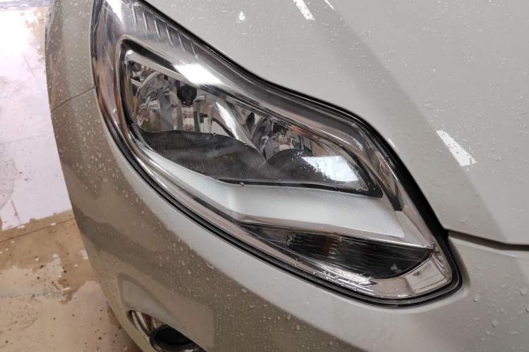 Used Ford Focus 2012 Sedan 1.6L Automatic Fashion Edition Right Front Headlight