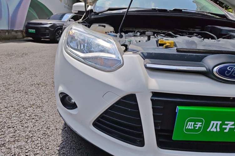 Used Ford Focus 2012 Hatchback 1.6L Manual Comfort Model Right Front Headlight