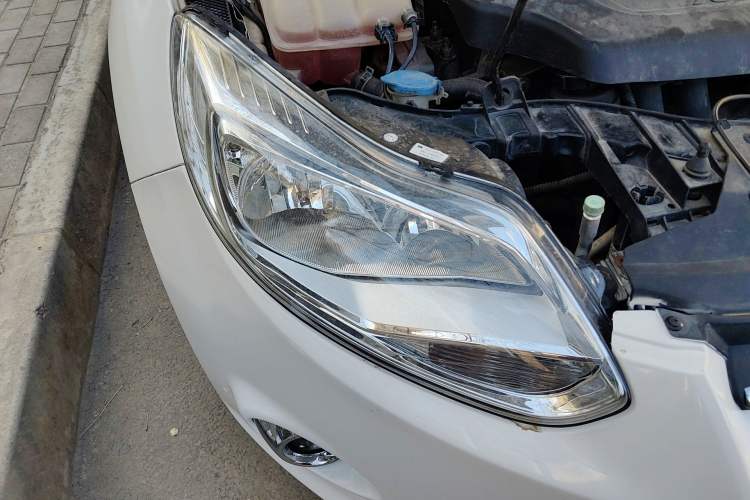 Used Ford Focus 2012 Hatchback 1.6L Automatic Fashion Edition Right Front Headlight