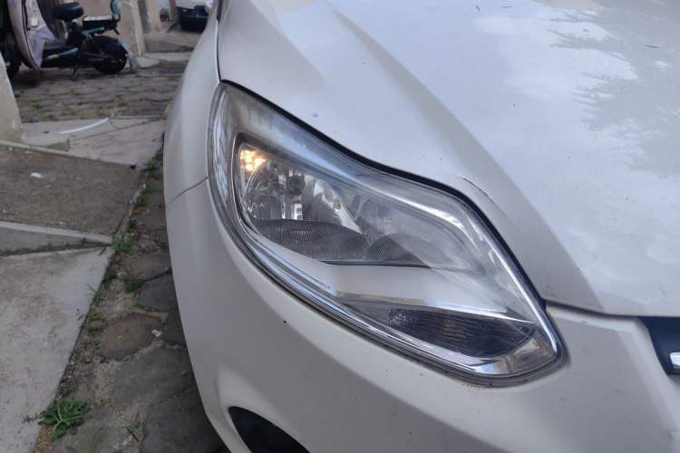 Used Ford Focus 2012 Sedan 1.6L Automatic Comfort Model Right Front Headlight