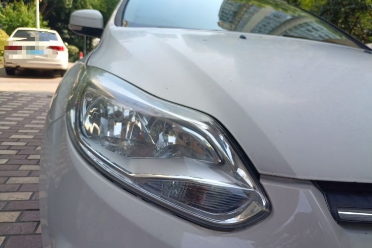 Used Ford Focus 2012 Hatchback 1.6L Automatic Comfort Model Right Front Headlight