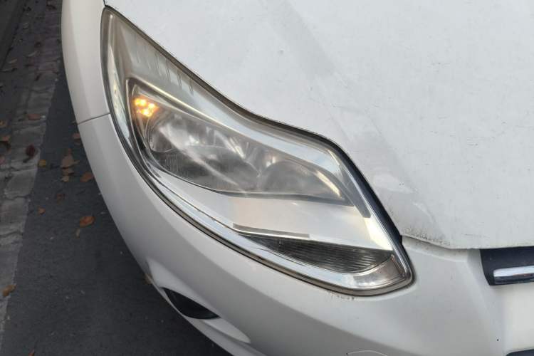 Used Ford Focus 2012 Sedan 1.6L Automatic Comfort Model Right Front Headlight