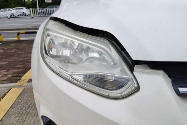 Used Ford Focus 2012 Sedan 1.6L Automatic Comfort Model Right Front Headlight