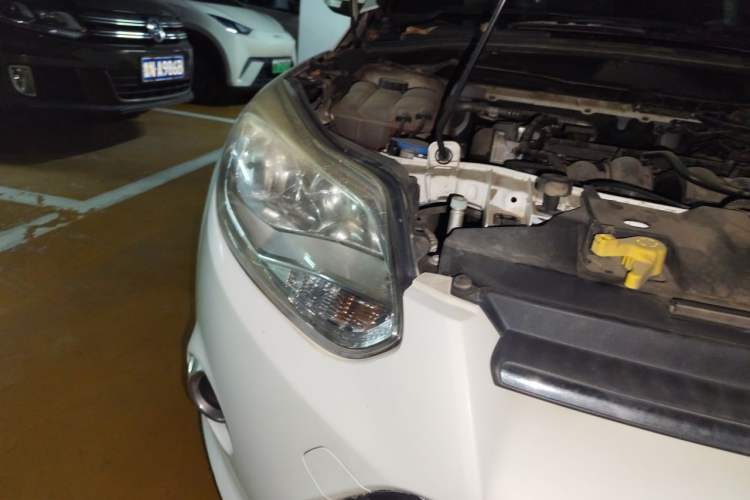 Used Ford Focus 2012 Hatchback 1.6L Automatic Fashion Edition Right Front Headlight