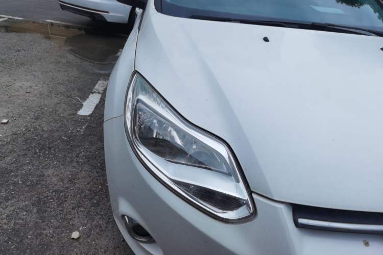 Used Ford Focus 2012 Sedan 1.6L Manual Fashion Edition Right Front Headlight