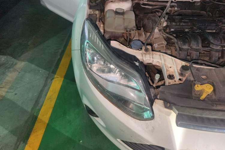 Used Ford Focus 2012 Sedan 1.6L Manual Comfort Model Right Front Headlight