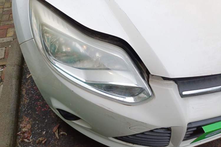 Used Ford Focus 2012 Sedan 1.6L Automatic Comfort Model Right Front Headlight