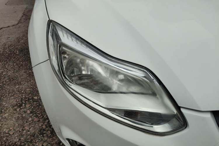 Used Ford Focus 2012 Hatchback 1.6L Automatic Comfort Model Right Front Headlight