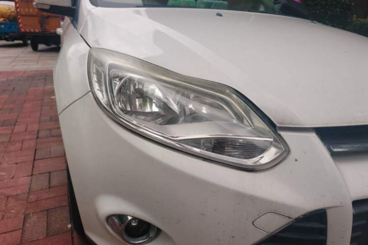 Used Ford Focus 2012 Hatchback 1.6L Automatic Comfort Model Right Front Headlight