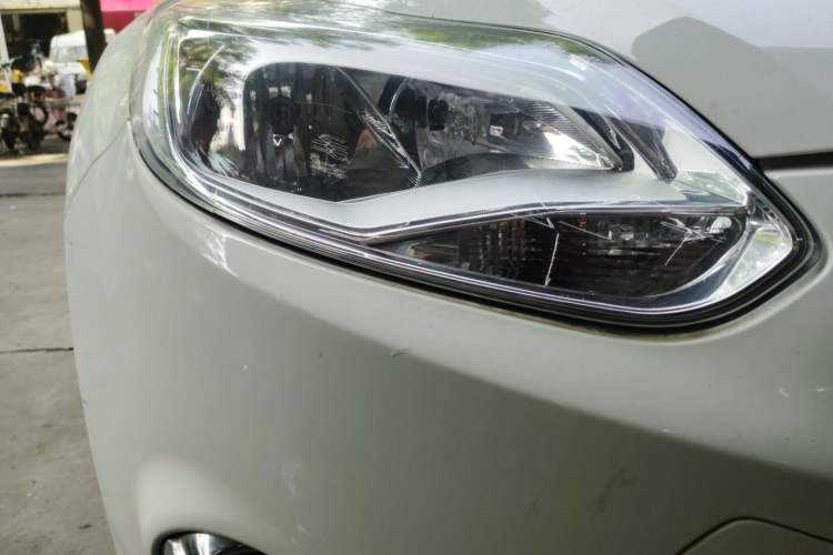 Used Ford Focus 2012 Hatchback 1.6L Automatic Fashion Edition Right Front Headlight