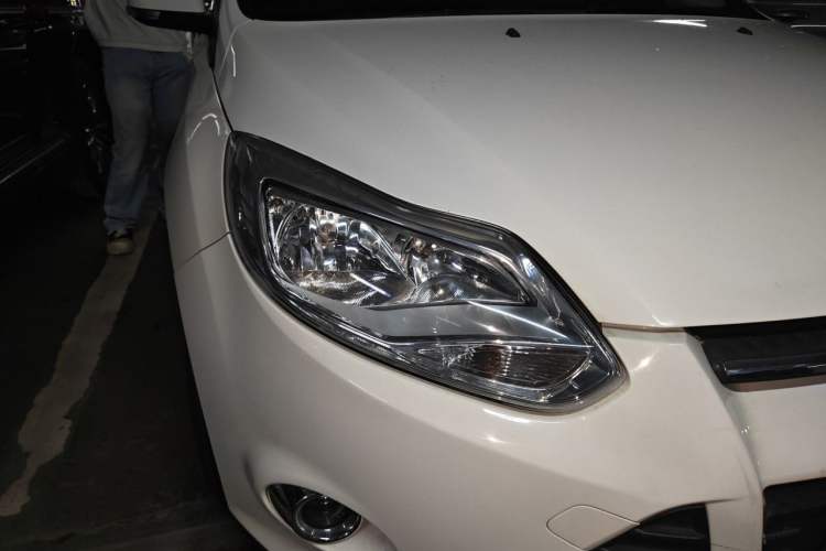 Used Ford Focus 2012 Sedan 1.6L Automatic Fashion Edition Right Front Headlight