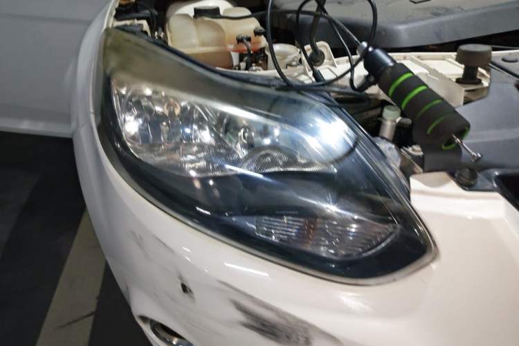 Used Ford Focus 2012 Hatchback 2.0L Automatic Luxury Sport Model Right Front Headlight