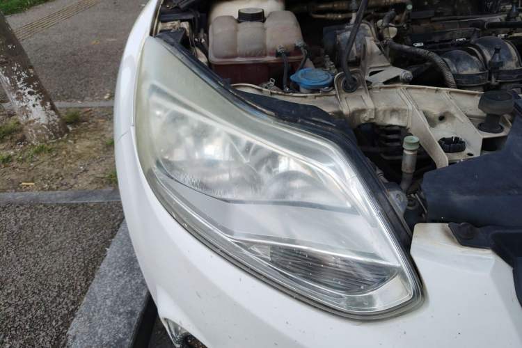 Used Ford Focus 2012 Hatchback 1.6L Manual Comfort Model Right Front Headlight