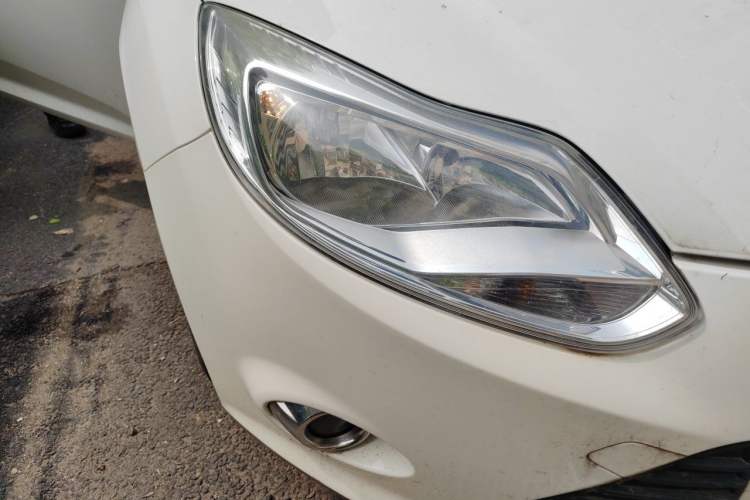 Used Ford Focus 2012 Sedan 1.6L Automatic Fashion Edition Right Front Headlight