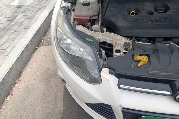 Used Ford Focus 2012 Hatchback 2.0L Automatic Luxury Sport Model Right Front Headlight