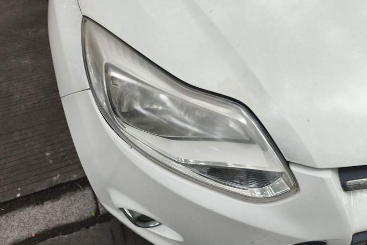 Used Ford Focus 2012 Sedan 1.6L Automatic Fashion Edition Right Front Headlight