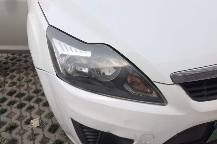 Used Ford Focus 2012 Hatchback Classic 1.8L Automatic Base Model Right Front Headlight
