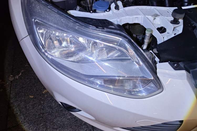 Used Ford Focus 2012 Hatchback 1.6L Automatic Comfort Model Right Front Headlight