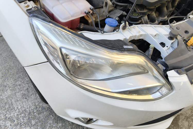 Used Ford Focus 2012 Sedan 1.6L Automatic Fashion Edition Right Front Headlight