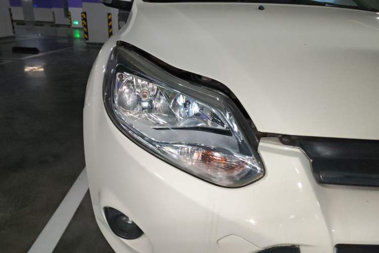 Used Ford Focus 2012 Hatchback 1.6L Manual Comfort Model Right Front Headlight