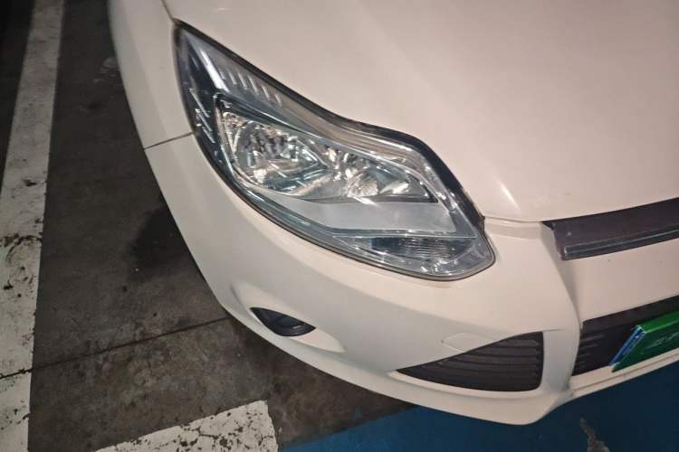 Used Ford Focus 2012 Sedan 1.6L Manual Comfort Model Right Front Headlight