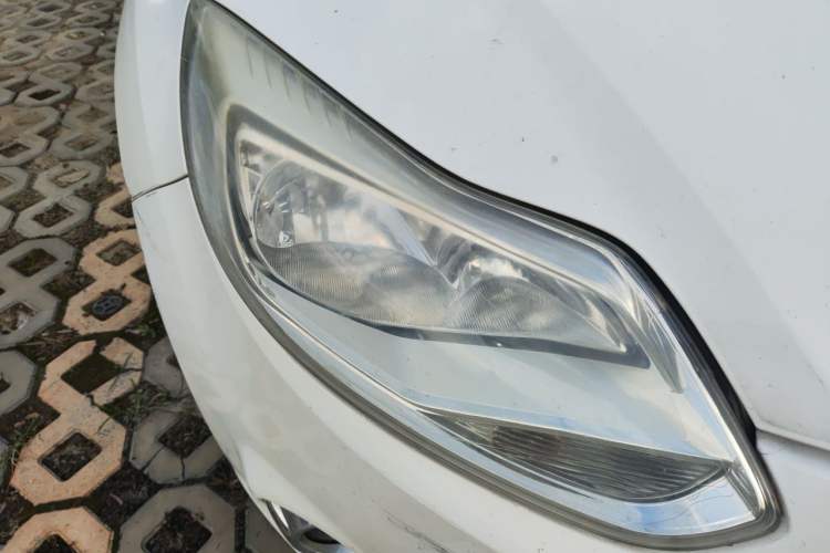 Used Ford Focus 2012 Hatchback 1.6L Automatic Fashion Edition Right Front Headlight
