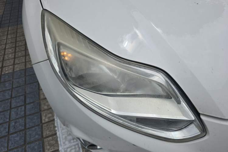Used Ford Focus 2012 Hatchback 1.6L Automatic Fashion Edition Right Front Headlight