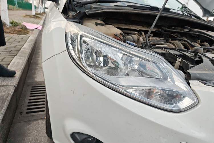 Used Ford Focus 2012 Sedan 1.6L Automatic Comfort Model Right Front Headlight