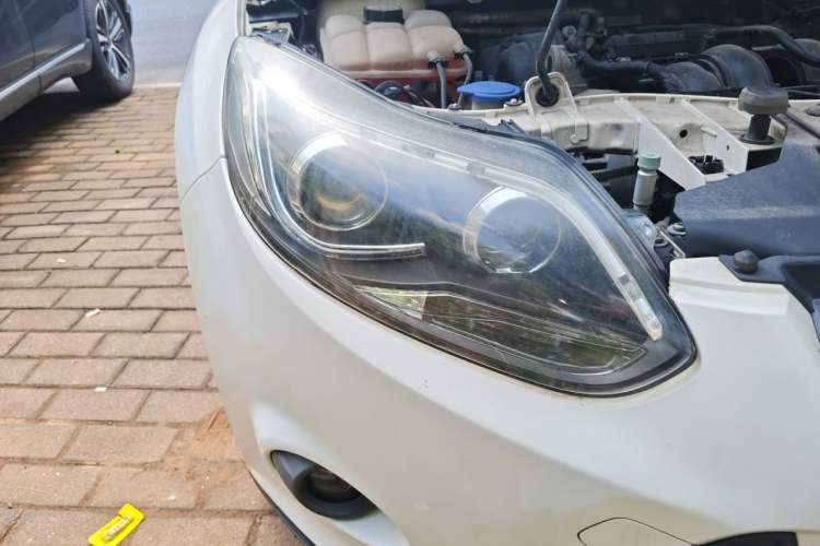 Used Ford Focus 2012 Sedan 1.6L Manual Comfort Model Right Front Headlight