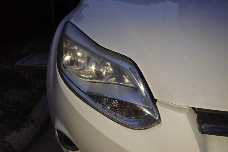 Used Ford Focus 2012 Hatchback 1.6L Automatic Comfort Model Right Front Headlight