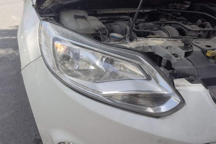 Used Ford Focus 2012 Sedan 1.6L Automatic Fashion Edition Right Front Headlight