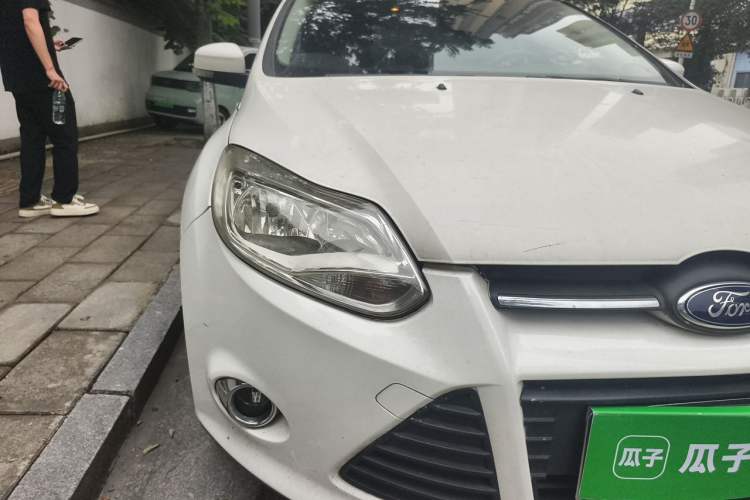 Used Ford Focus 2012 Sedan 1.6L Automatic Comfort Model Right Front Headlight