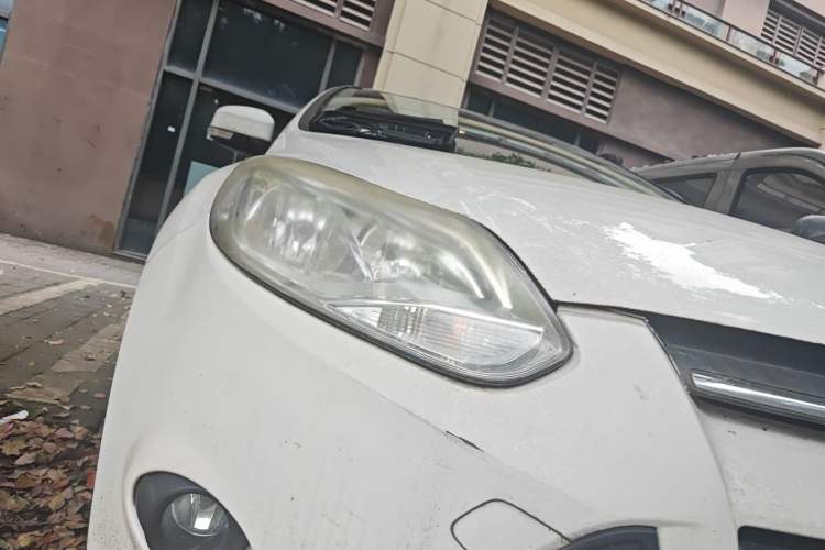Used Ford Focus 2012 Sedan 1.6L Manual Comfort Model Right Front Headlight