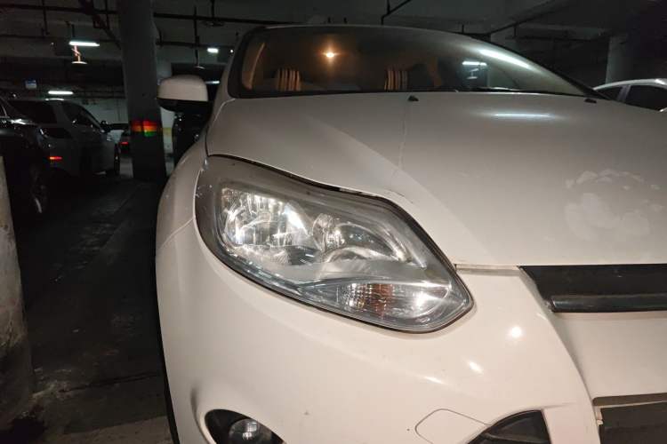 Used Ford Focus 2012 Hatchback 1.6L Automatic Comfort Model Right Front Headlight
