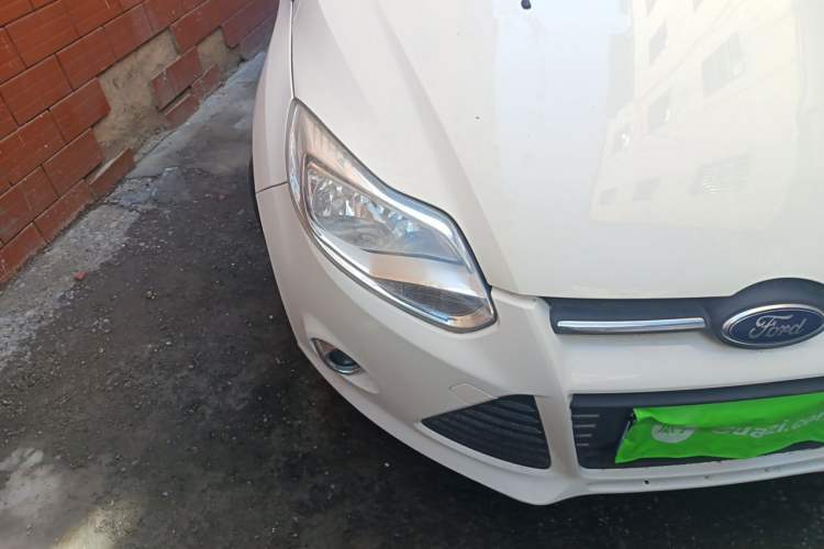 Used Ford Focus 2012 Hatchback 1.6L Automatic Fashion Edition Right Front Headlight