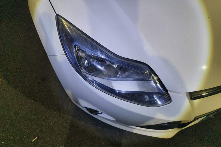 Used Ford Focus 2012 Hatchback 1.6L Automatic Fashion Edition Right Front Headlight
