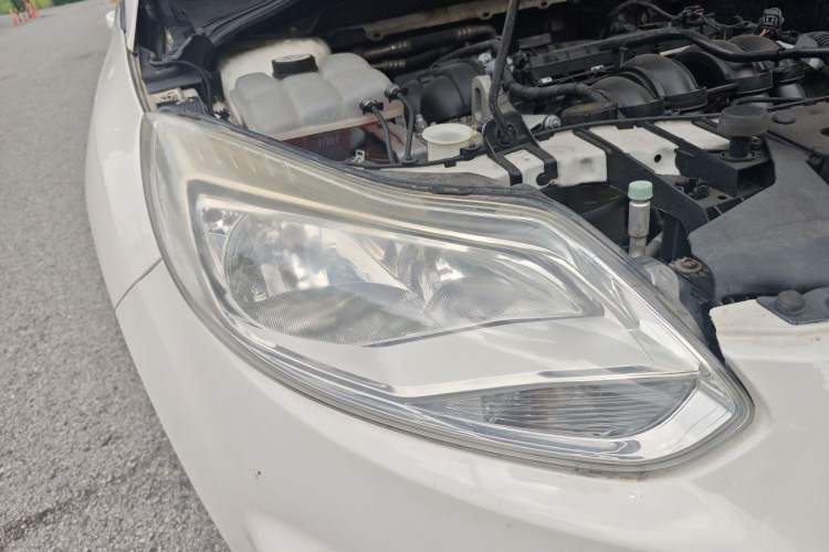 Used Ford Focus 2012 Sedan 1.6L Automatic Fashion Edition Right Front Headlight
