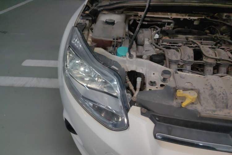 Used Ford Focus 2012 Sedan 1.6L Automatic Comfort Model Right Front Headlight