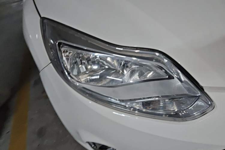 Used Ford Focus 2012 Sedan 1.6L Automatic Fashion Edition Right Front Headlight