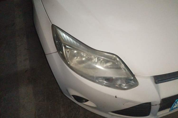 Used Ford Focus 2012 Sedan 1.6L Manual Comfort Model Right Front Headlight