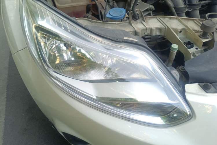 Used Ford Focus 2012 Hatchback 1.6L Manual Comfort Model Right Front Headlight