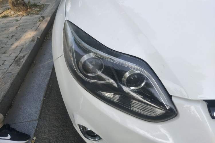 Used Ford Focus 2012 Hatchback 2.0L Automatic Luxury Sport Model Right Front Headlight