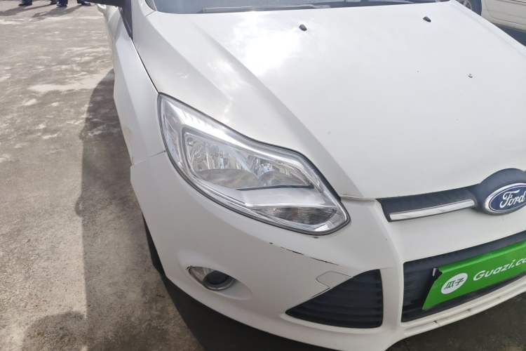 Used Ford Focus 2012 Sedan 1.6L Manual Fashion Edition Right Front Headlight