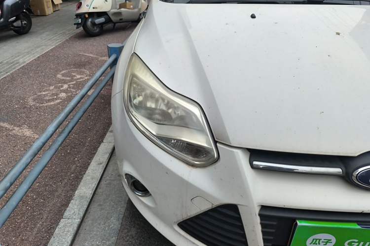 Used Ford Focus 2012 Sedan 1.6L Automatic Fashion Edition Right Front Headlight