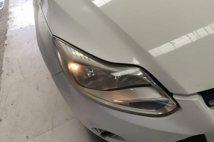 Used Ford Focus 2012 Sedan 1.6L Automatic Fashion Edition Right Front Headlight